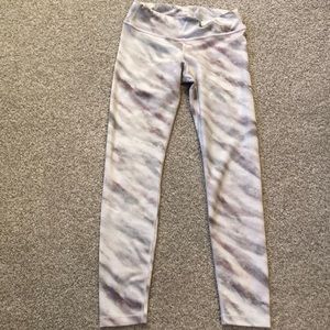 Lightly used good quality tie dye athelta leggings girls 11/12 chitchat tight